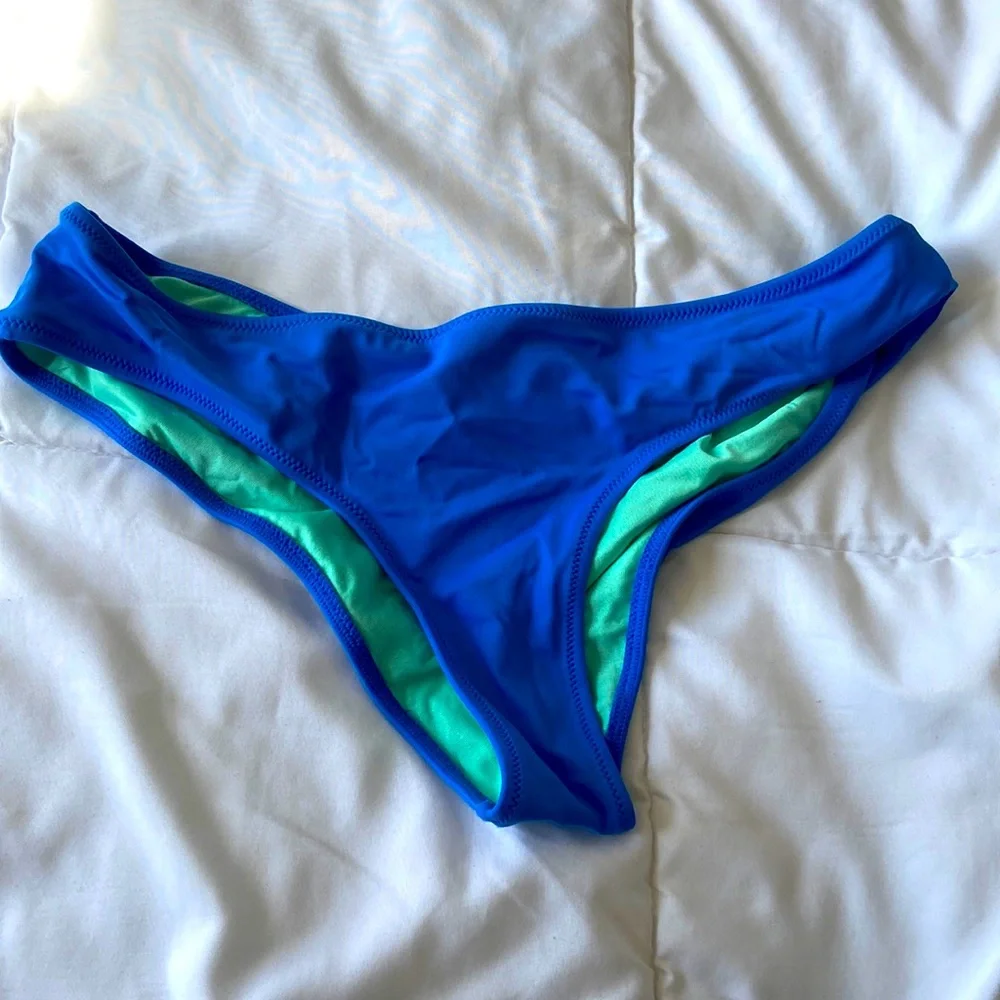 Victoria’s Secret size small bikini cheeky bottoms bright blue - Picture 1 of 3